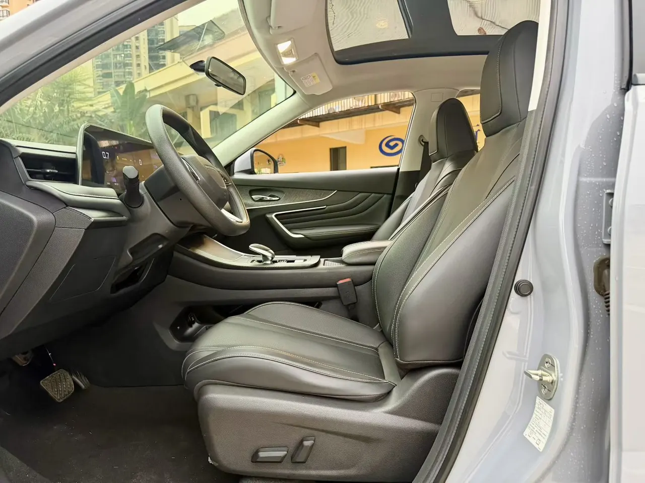 Venucia 2022 big V 1.5T 260T dark horse version. Aidou automatic gear 4