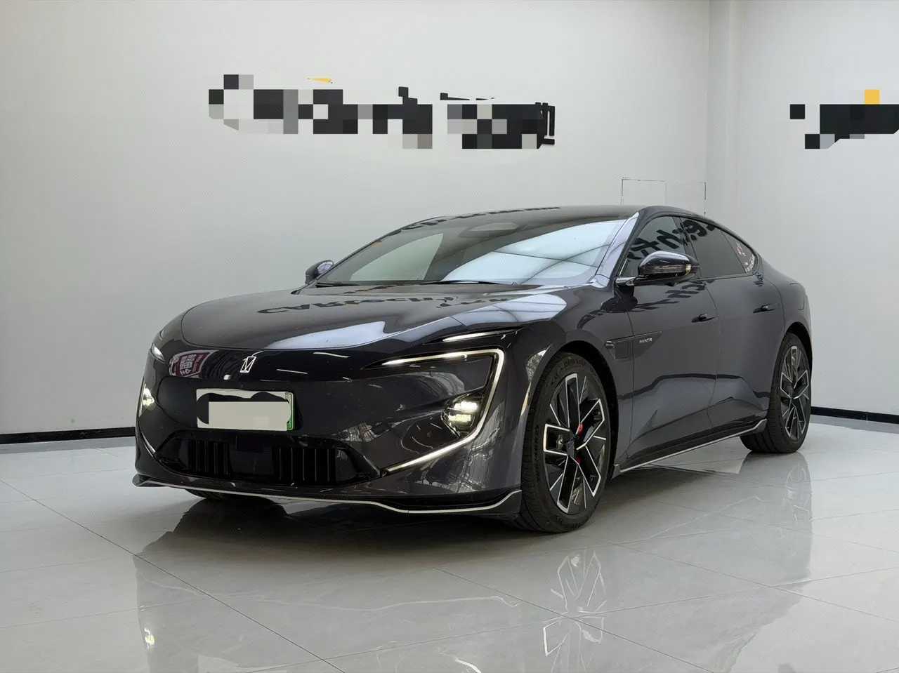 Avatr 2023 Avatr 12 650 Three Laser Four-wheel Drive Performance Edition Automatic Gear - View 1