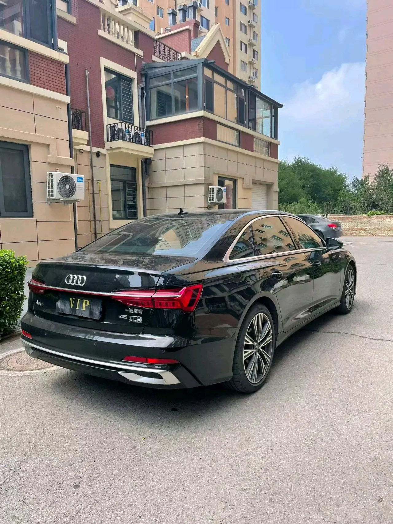 Audi 2024 A6L 2.0TFSI 45TFSI Quattro Selected Dynamic Automatic 2