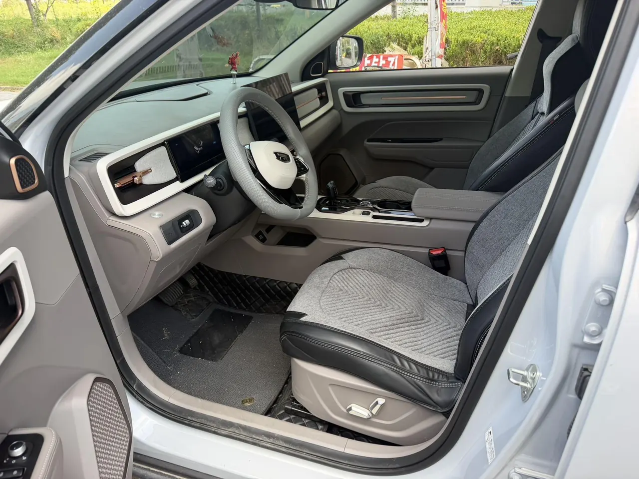 Geely 2026 model Icon 1.5TD Chocolate Elegant Edition, automatic transmission 2