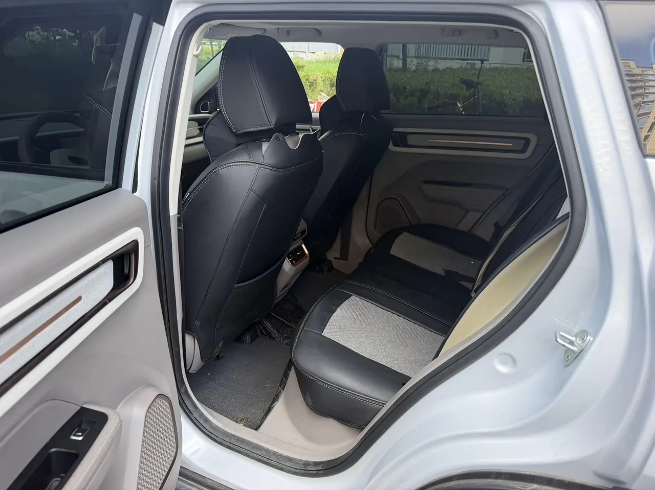 Geely 2026 model Icon 1.5TD Chocolate Elegant Edition, automatic transmission 3