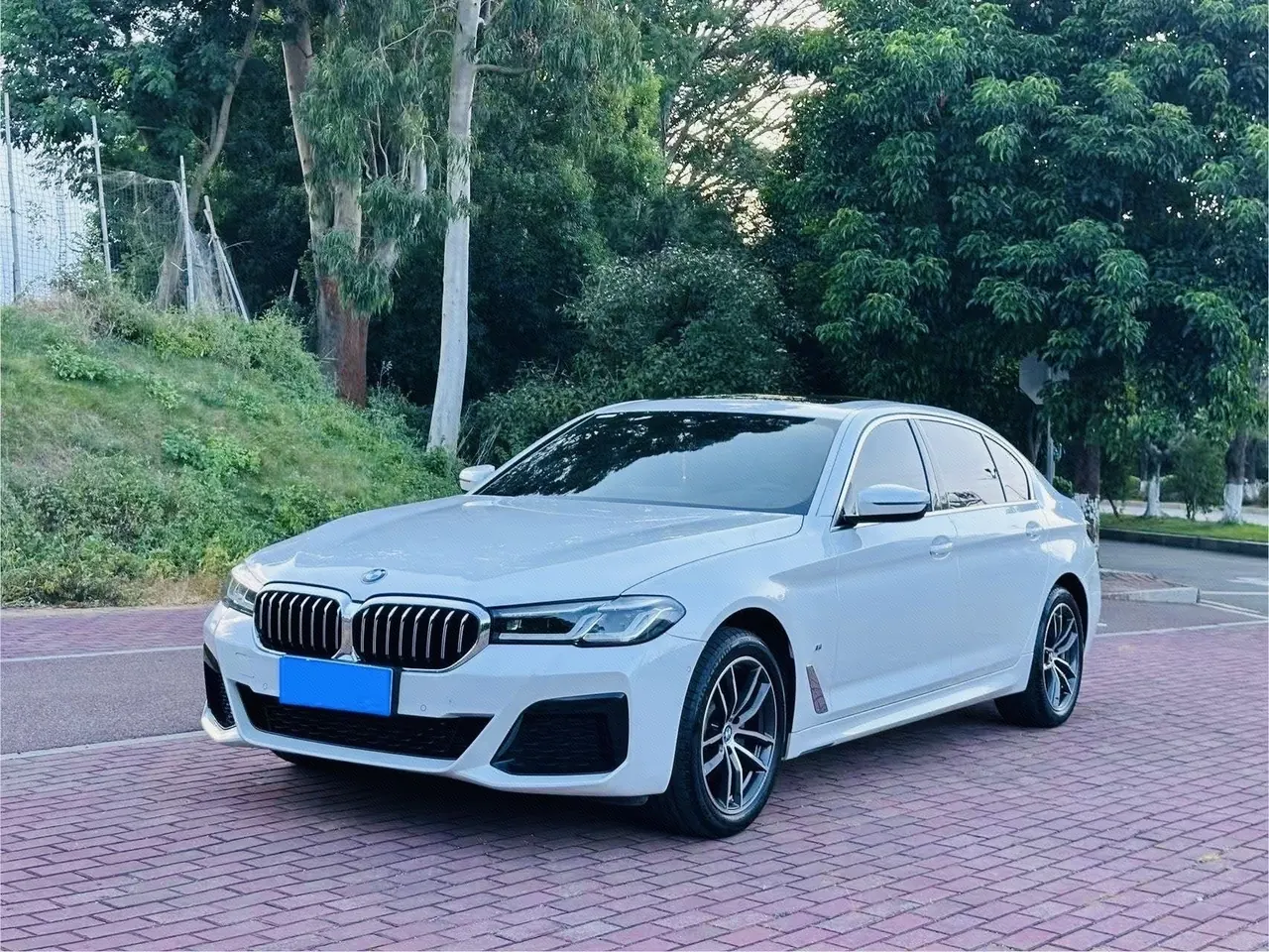 Open image lightbox: BMW 5 Series 2022 525Li 2.0T M Sports Suit (Change 2) Automatic Gear