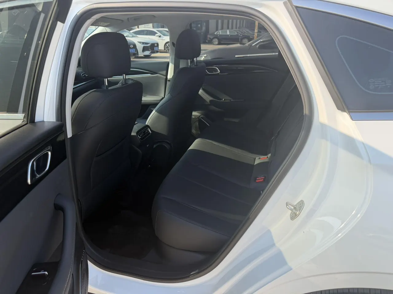 Geely 2026 emgrand -3-compartment 1.5T honorable automatic gear 8