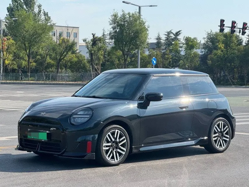 MINI 2025 Mini Cooper E 456km Cooper E Classic Automatic - View 1