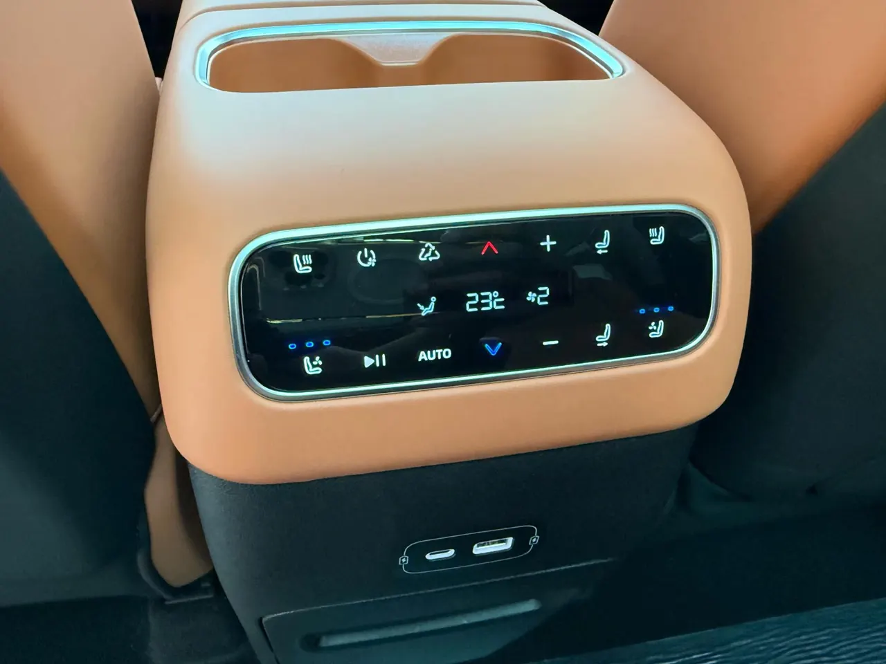 Leapmotor 2026 C 16 630 Laser Radar Edition 6-seat Automatic Gear 17