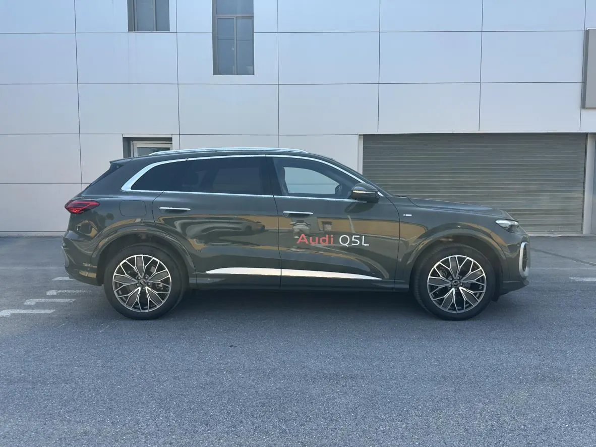 Audi 2026 Q5L 2.0T Smart Hybrid Luxury Automatic Gear 3
