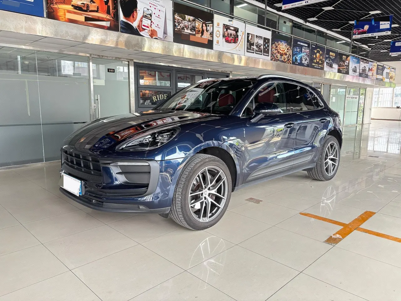 Porsche Macan (Imported) 2022 Macan 2.0T Automatic Gear - View 1