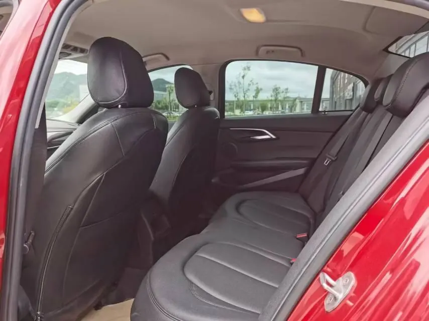 BMW 1 Series 2020 120i 1.5T Fashion Automatic 5