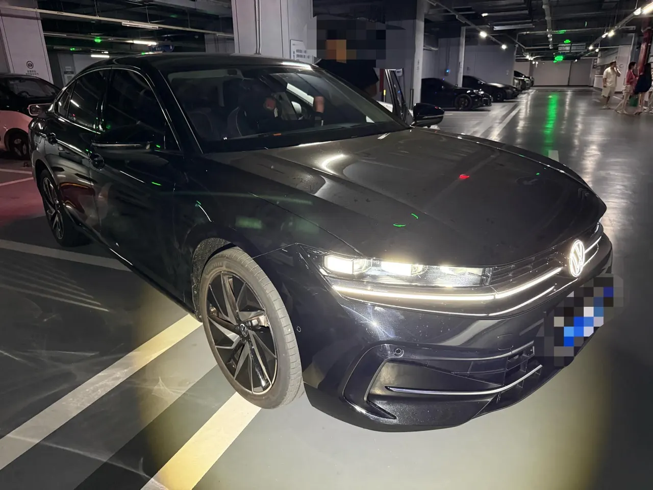 Volkswagen 2026 Magotan 2.0TSI 380TSI Premium Edition Da Mai Bag Automatic Gear 3