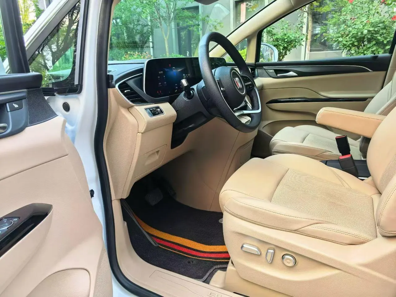 Buick 2025 GL8 Lu Shang 1.5T Premium Edition 7-seat Automatic Gear 4