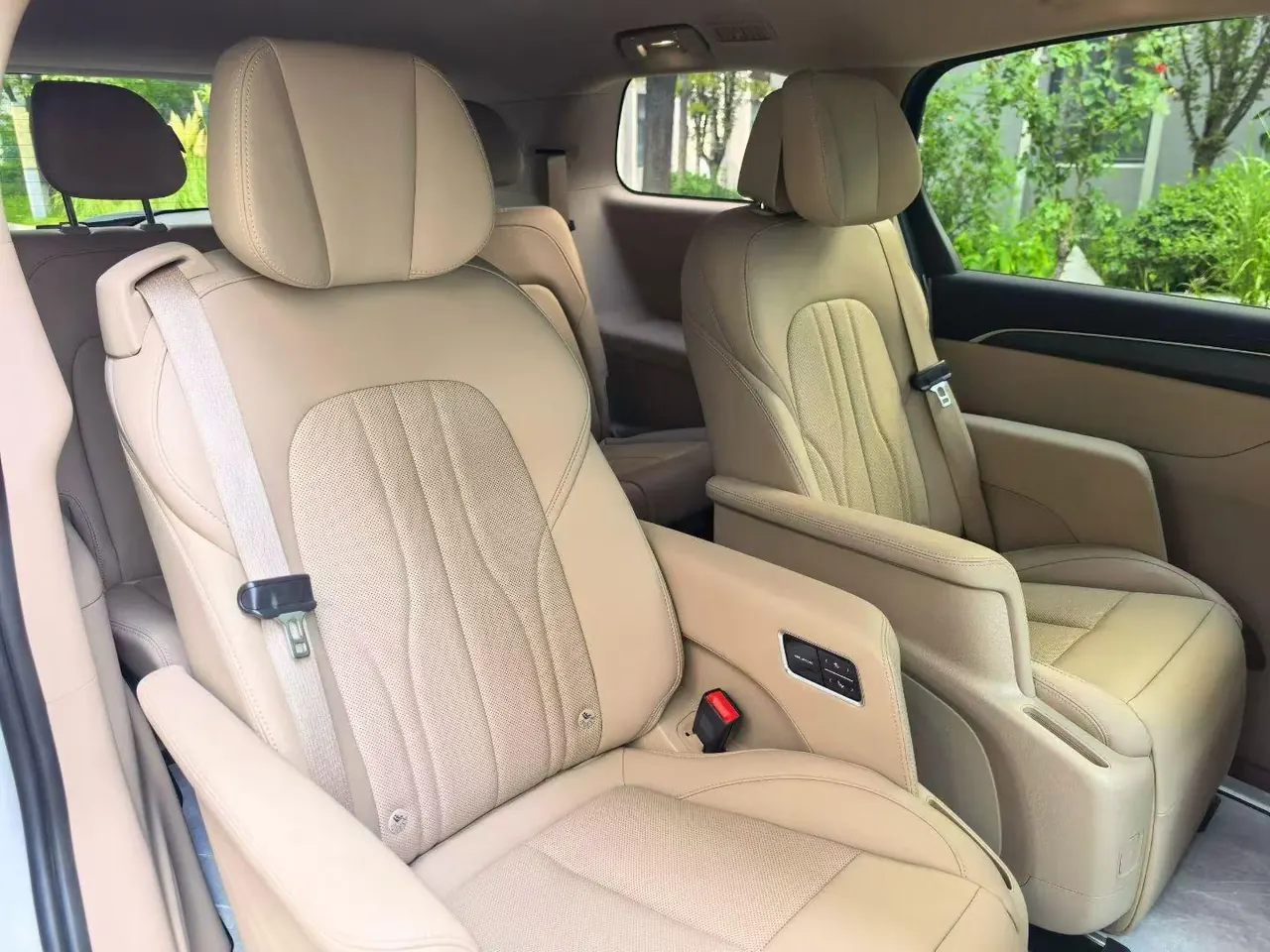 Buick 2025 GL8 Lu Shang 1.5T Premium Edition 7-seat Automatic Gear 7