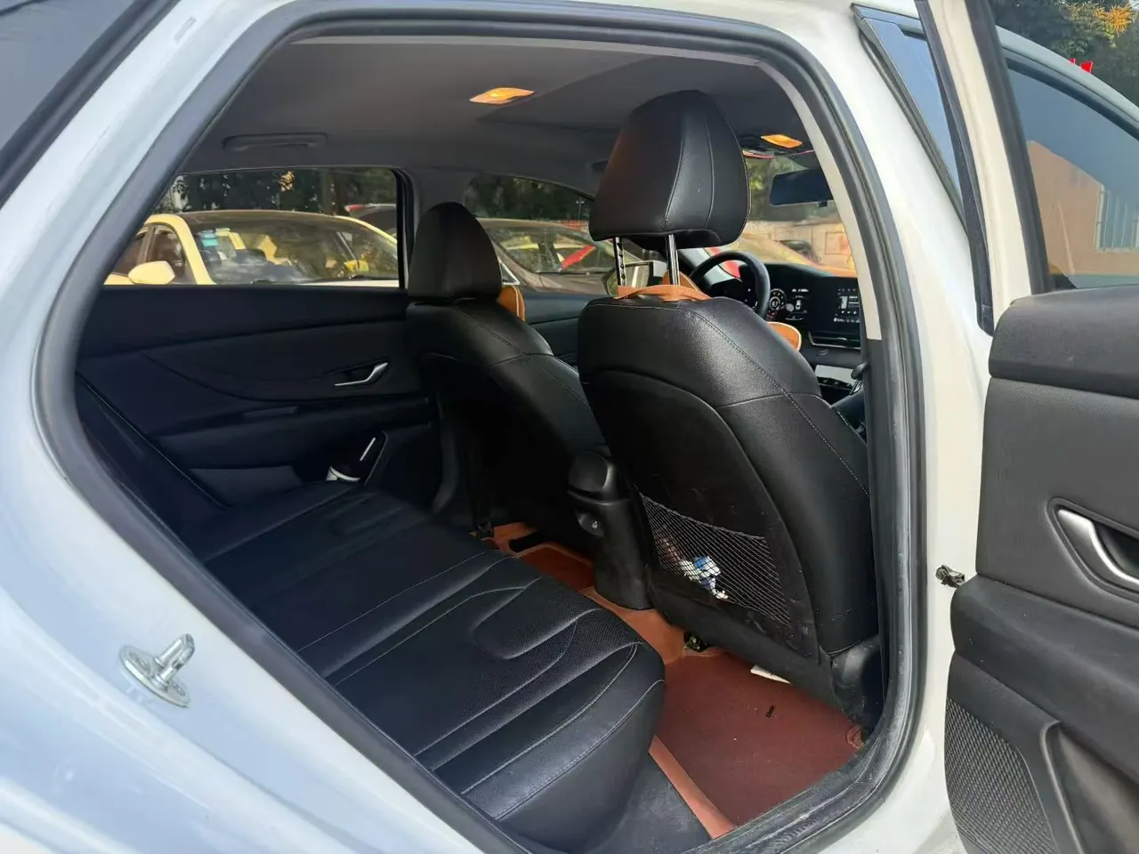 Hyundai 2021 Elantra -3-compartment 1.5 stepless LUX premium automatic gear 6