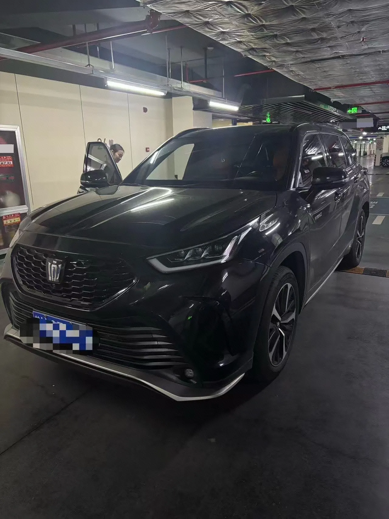 Toyota 2023 Crown Land Release 2.5 Stepless Four-wheel Drive Premium Edition Automatic Gear - View 1