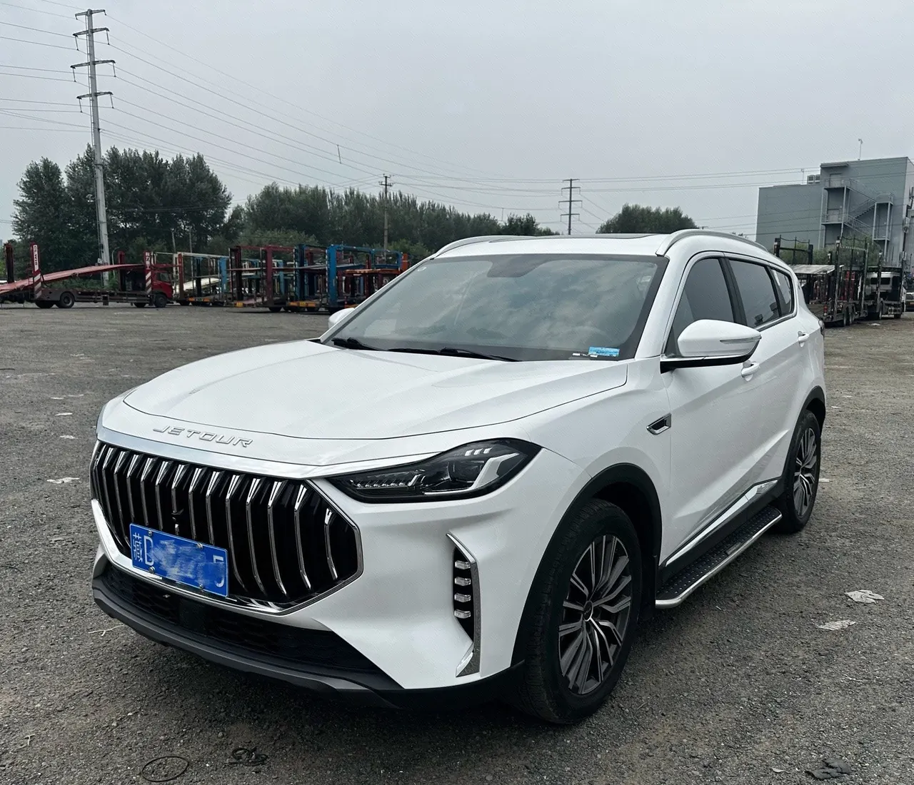 Jetour 2023 X70 PLUS 1.5T Brave PLUS7 Automatic Gear - View 1
