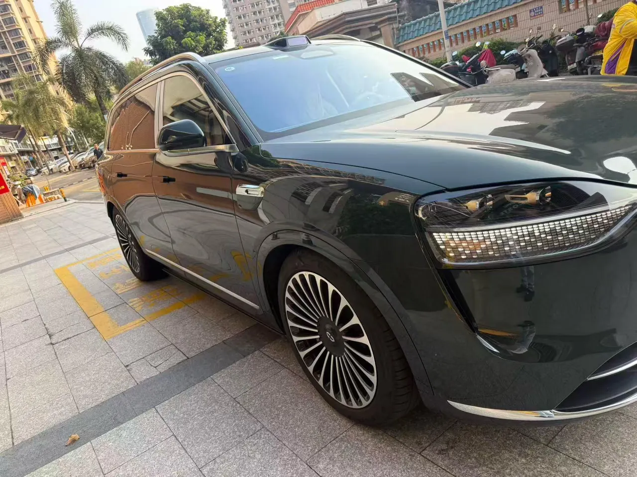 AITO 2025 AITO M9 extended range Ultra version 52kWh 6-seat version (896-line laser Radar) automatic gear 3