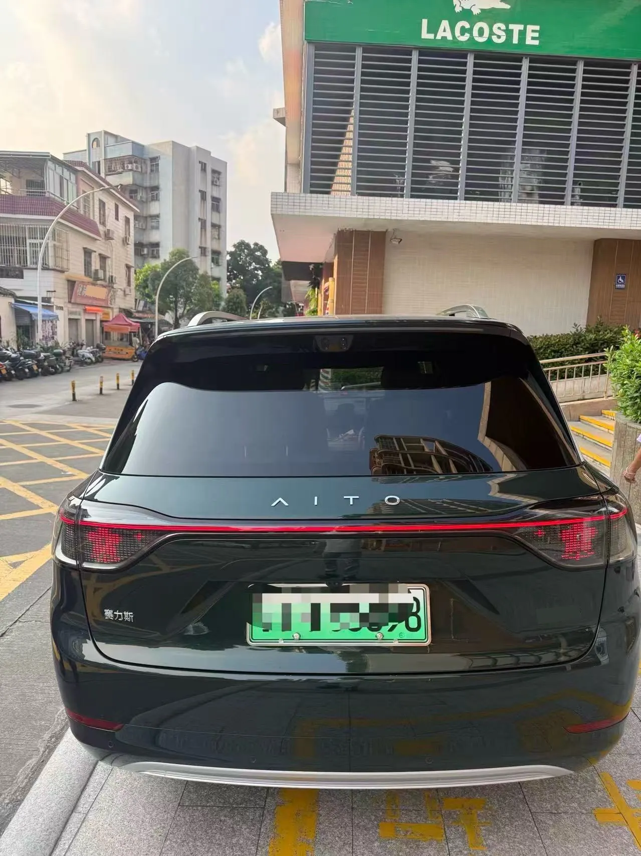 AITO 2025 AITO M9 extended range Ultra version 52kWh 6-seat version (896-line laser Radar) automatic gear 4