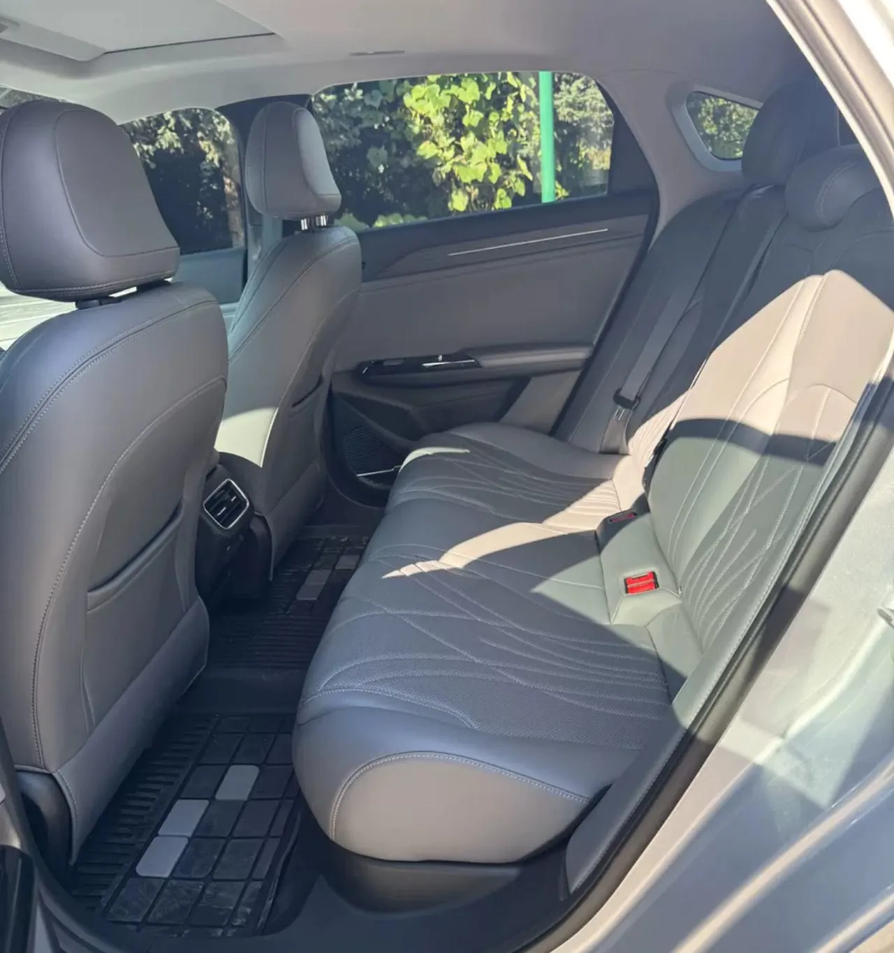 Geely Galaxy 2025 L6 EM-i 1.5 140km Discovery Edition Automatic Gear 3