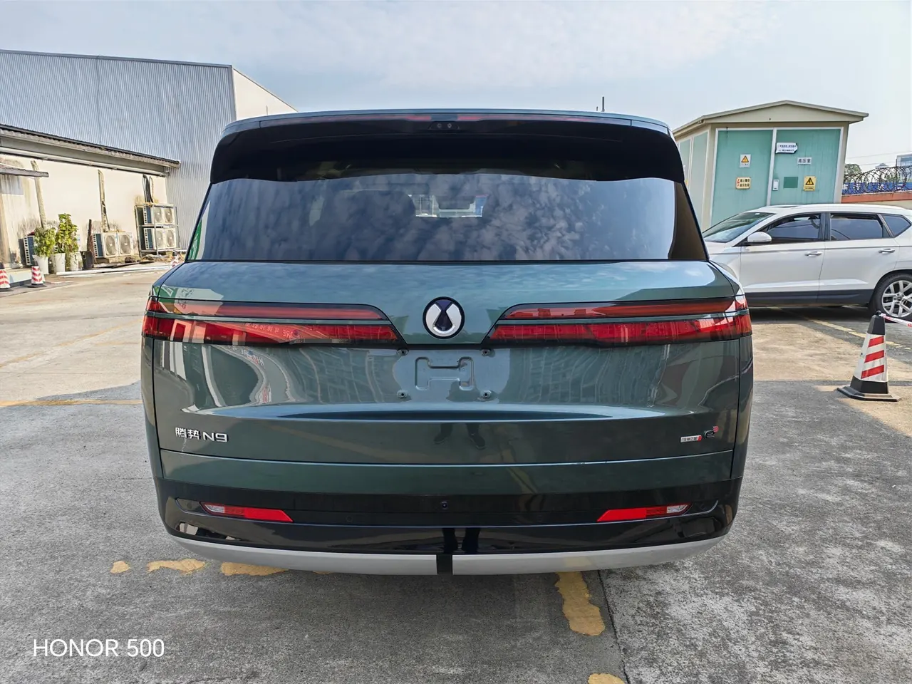 Denza 2025 Denza N9 2.0T stepless 1300 flagship automatic gear 3