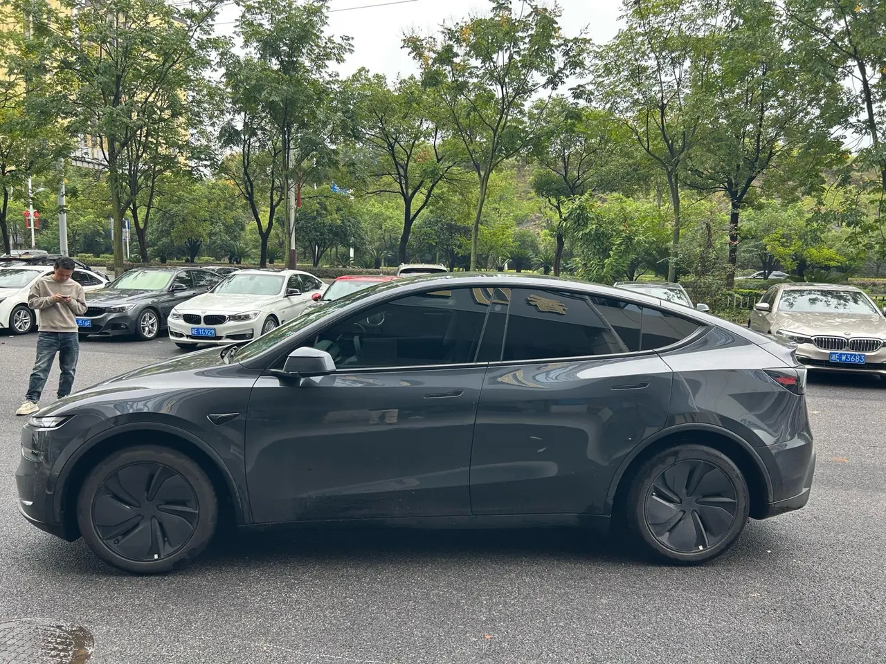 Tesla 2025 Model Y rear-wheel drive version automatic transmission 2