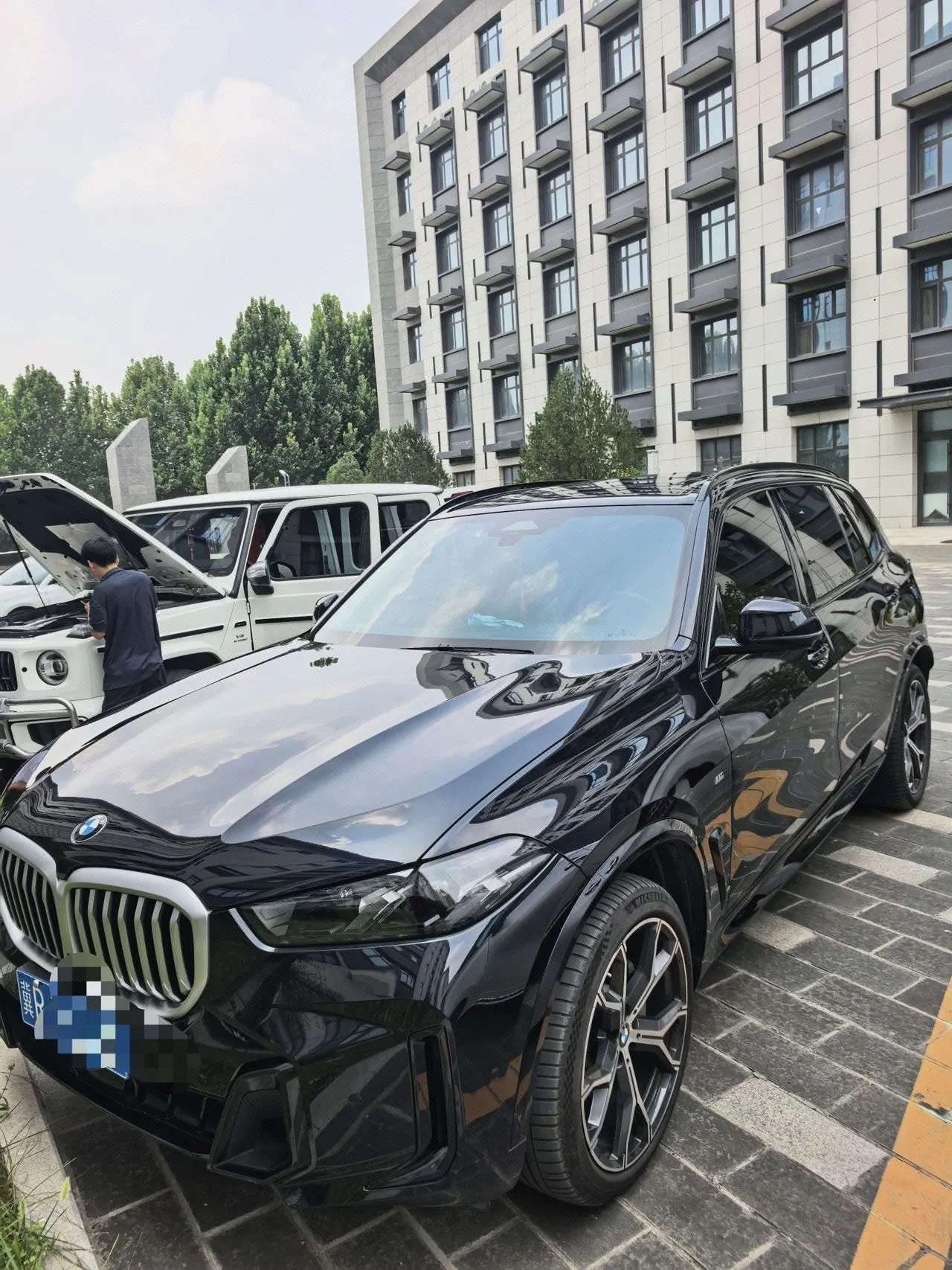 BMW 2023 X5 xDrive30Li 48V 2.0T exclusive m sports obsidian night suit automatic gear - View 1