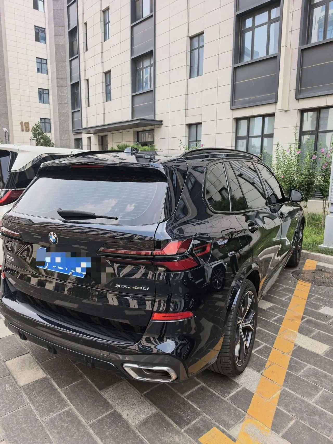 BMW 2023 X5 xDrive30Li 48V 2.0T exclusive m sports obsidian night suit automatic gear 6