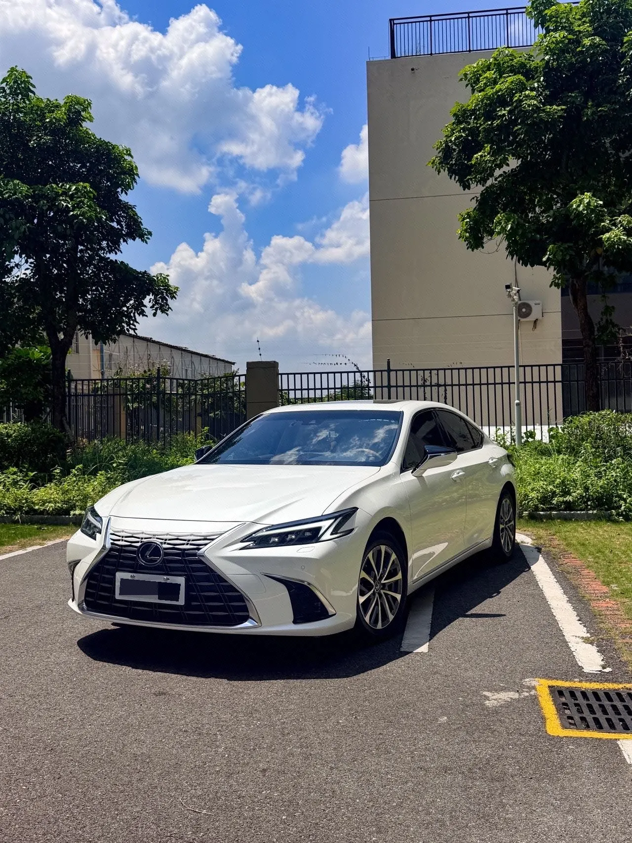 Lexus ES (Imported) 2025 ES300h 2.5 Stepless Premium Edition Automatic Gear - View 1