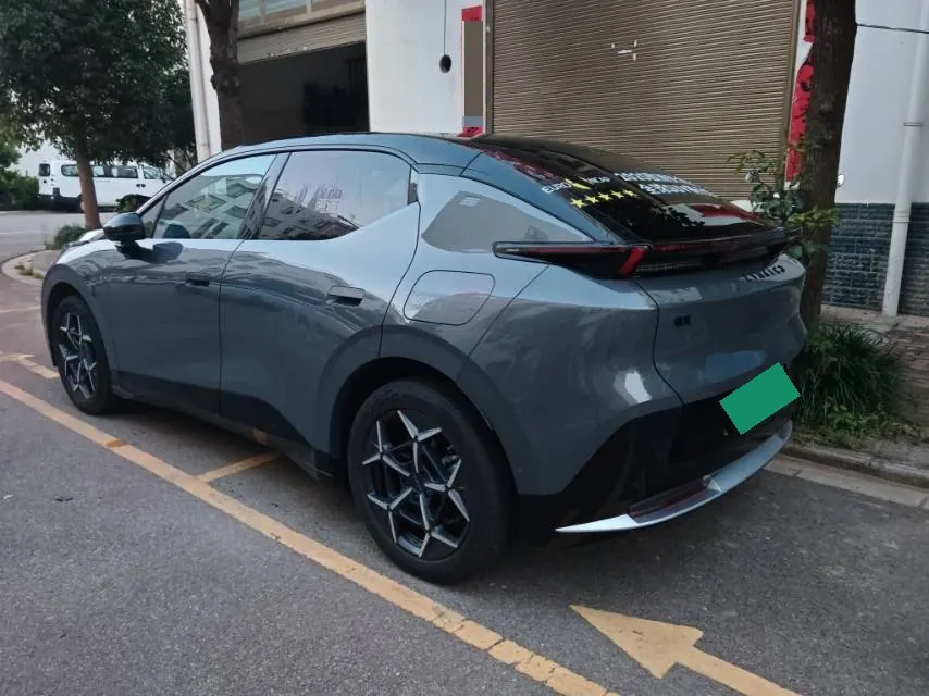 LYNK&amp;CO 2025 LYNK&amp;CO Z 20 530km Rear Drive Max Automatic 3