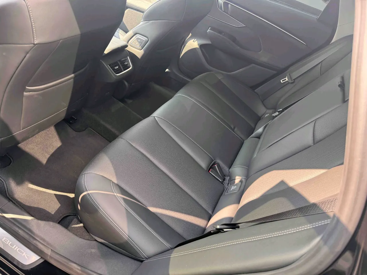 Buick 2025 LaCrosse 2.0T 28T Platinum Edition, automatic transmission 5