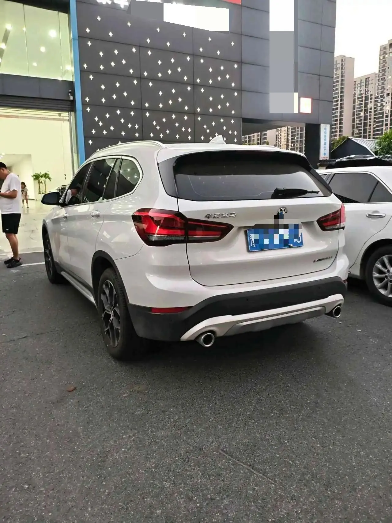 BMW 2021 X1 sDrive20Li 1.5T exclusive automatic gear 4