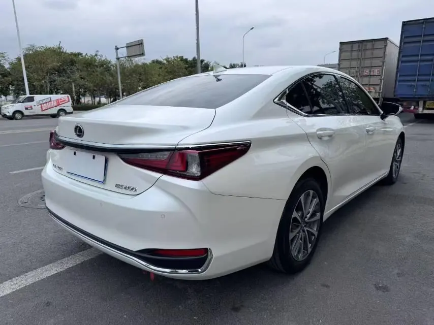 Lexus ES (Imported) 2023 ES200 2.0 Stepless Premium Edition Automatic Gear 8