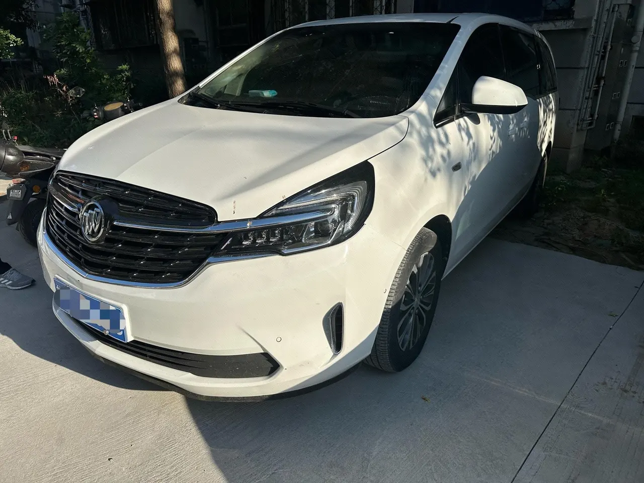 Buick 2021 GL8 Land Business Class 2.0T 652T Comfortable Automatic Gear - View 1