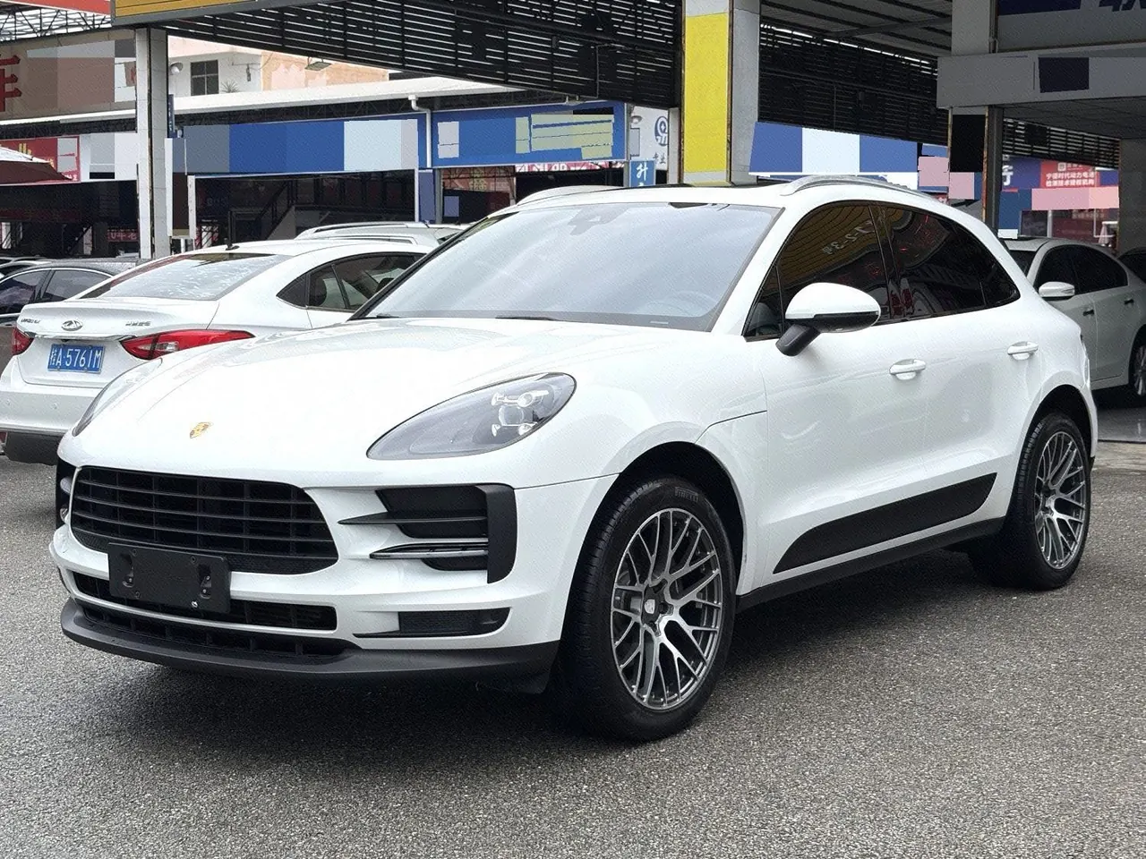 Porsche Macan (Imported) 2020 Macan 2.0T Automatic Gear - View 1