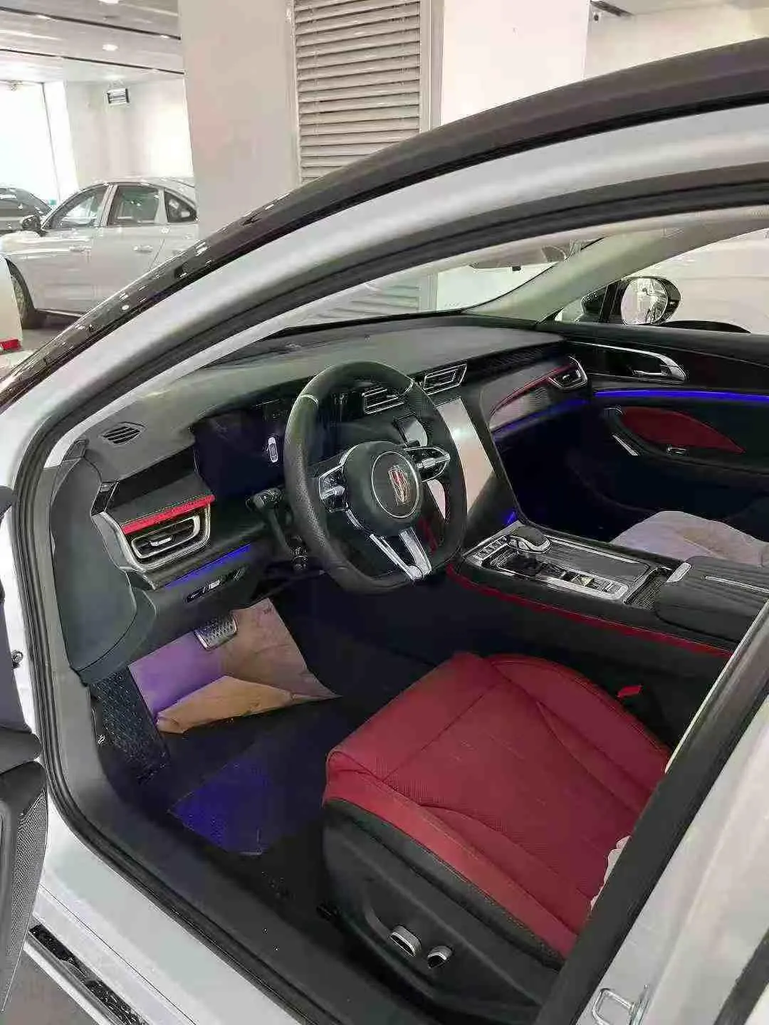 HongQi 2025 H6 2.0T to the United States version of automatic gear 4