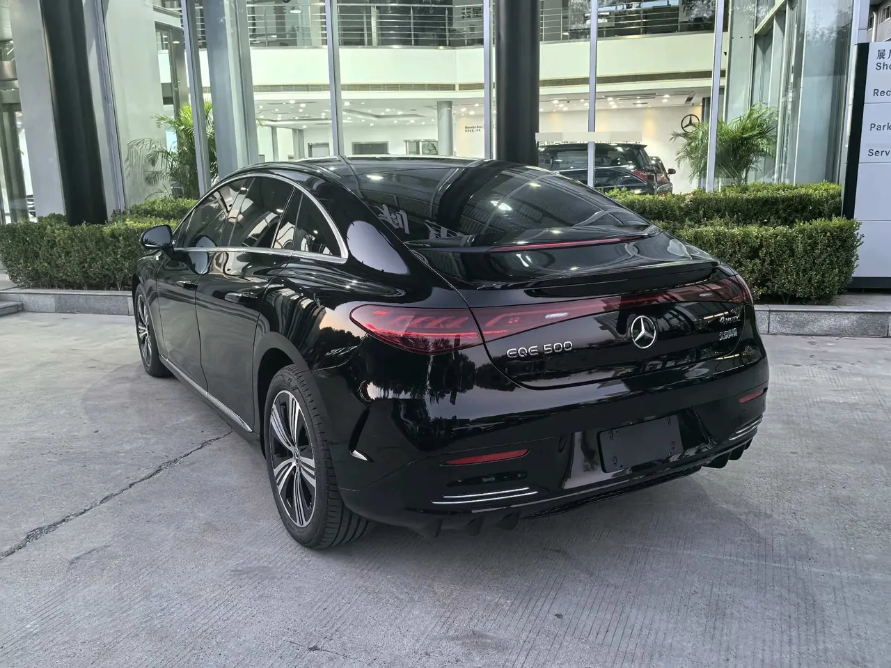 Mercedes Benz 2025 EQE 500 4MATIC EQE 500 4MATIC Deluxe Edition Automatic Gear 3