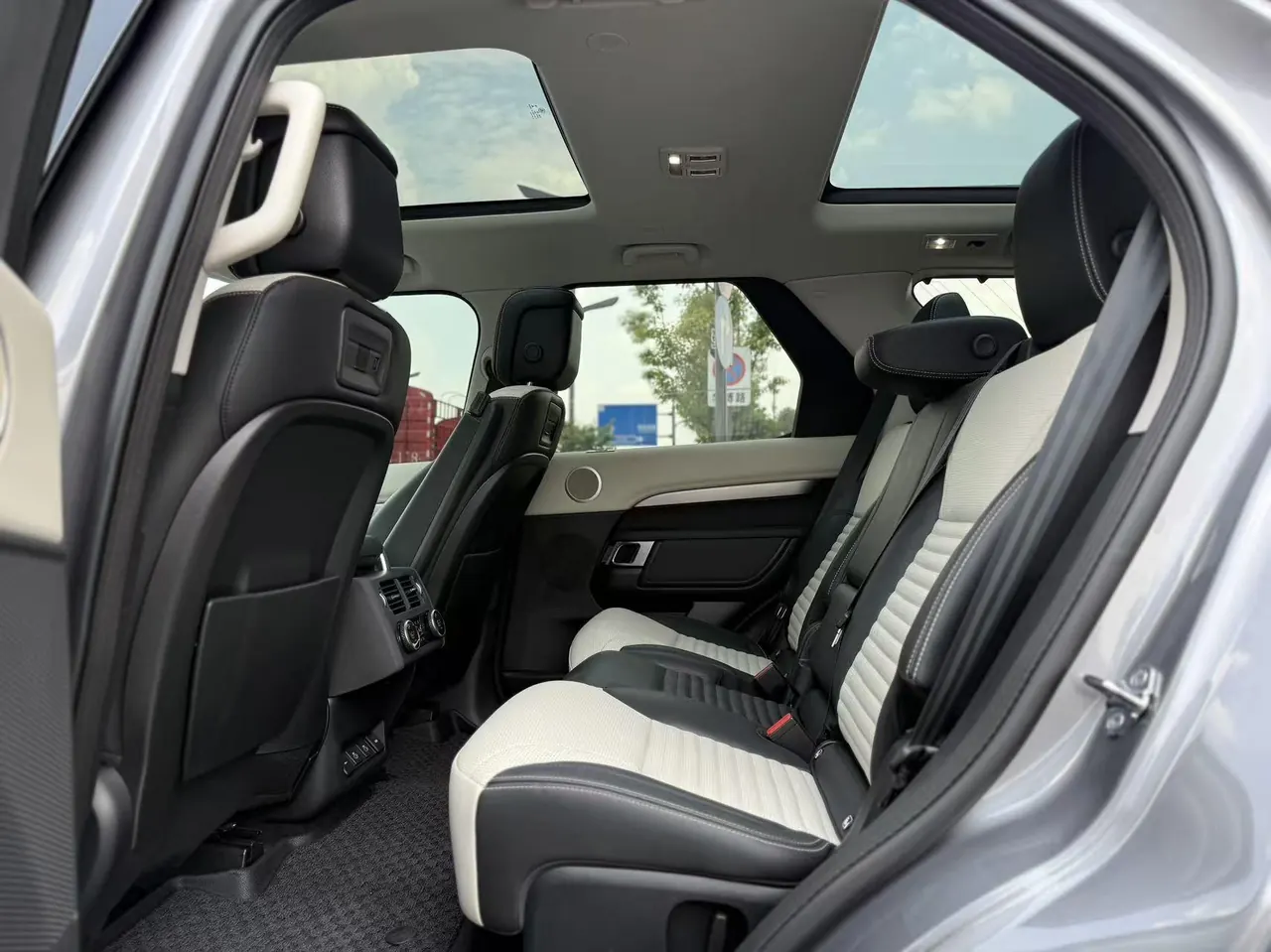 Land Rover Discovery (Imported) 2021 Discovery 5 48V 3.0T 360PS R-Dynamic SE Automatic Gear 7