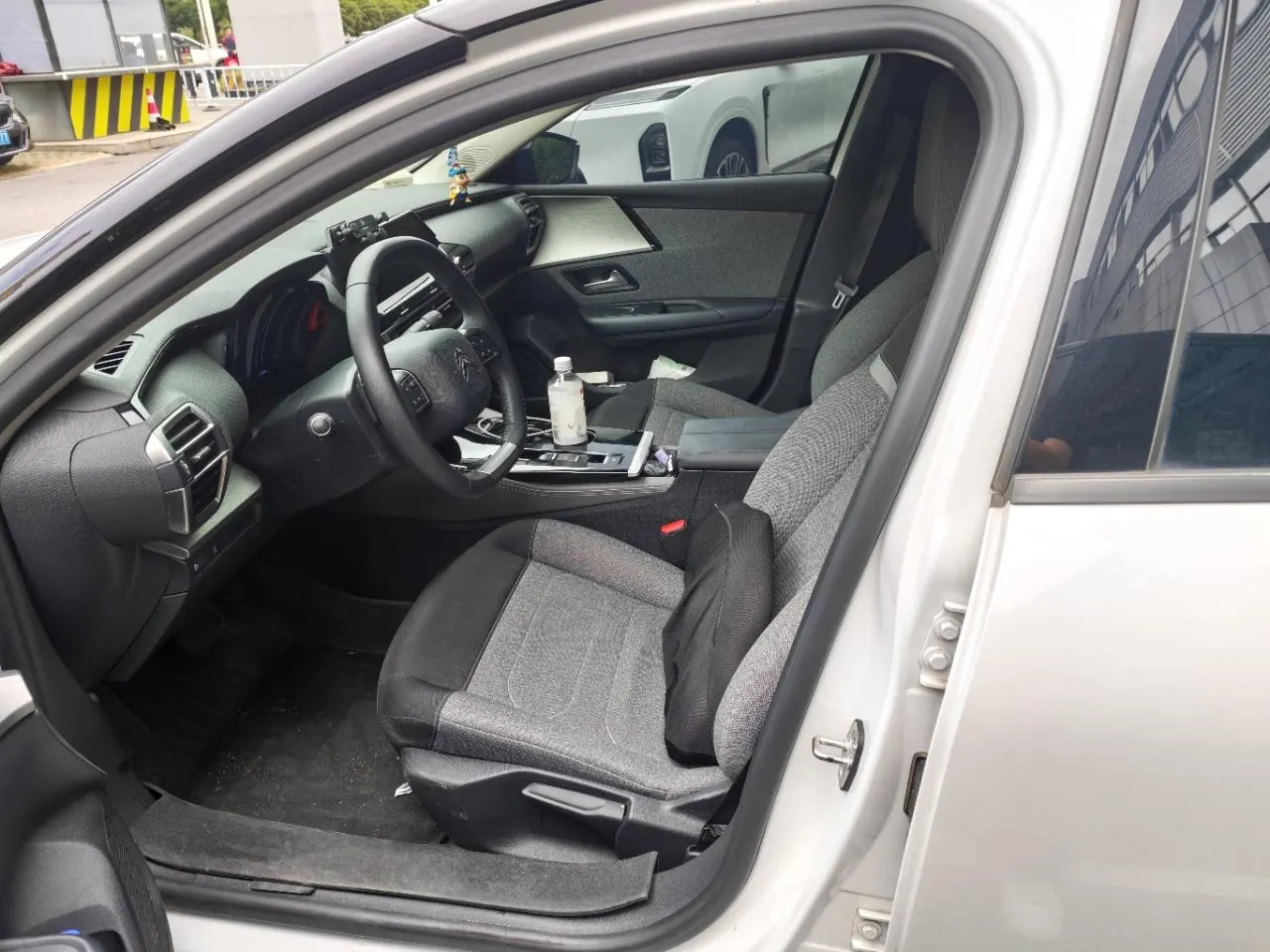 Citroen Versailles C5 X 2023 C5 X 1.6T is an extraordinary automatic gear 5