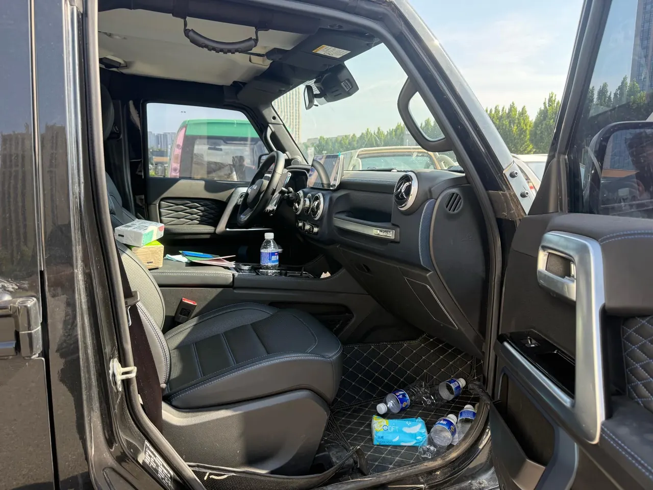 Beijing 2020 BJ40 2.0T 4-wheel drive city hunter version chivalrous automatic gear 5