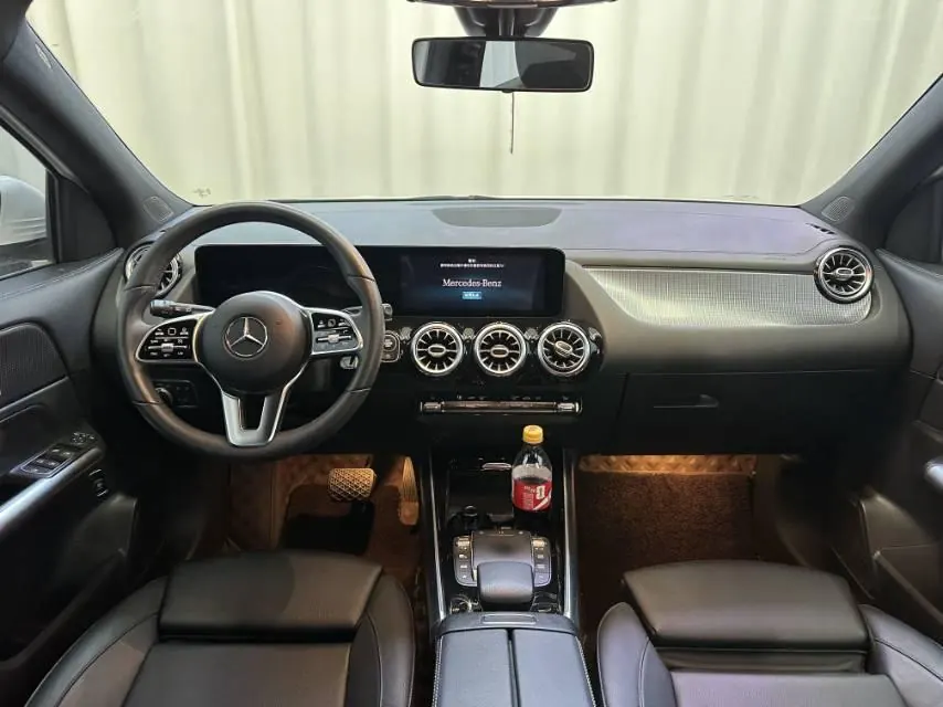 Mercedes Benz 2020 GLA 200 1.3T automatic gear 4