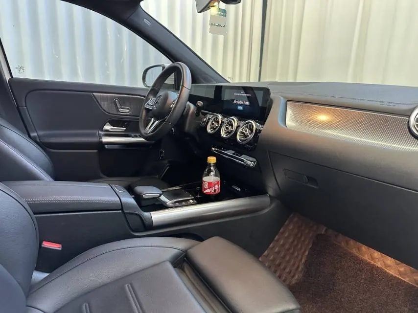 Mercedes Benz 2020 GLA 200 1.3T automatic gear 5