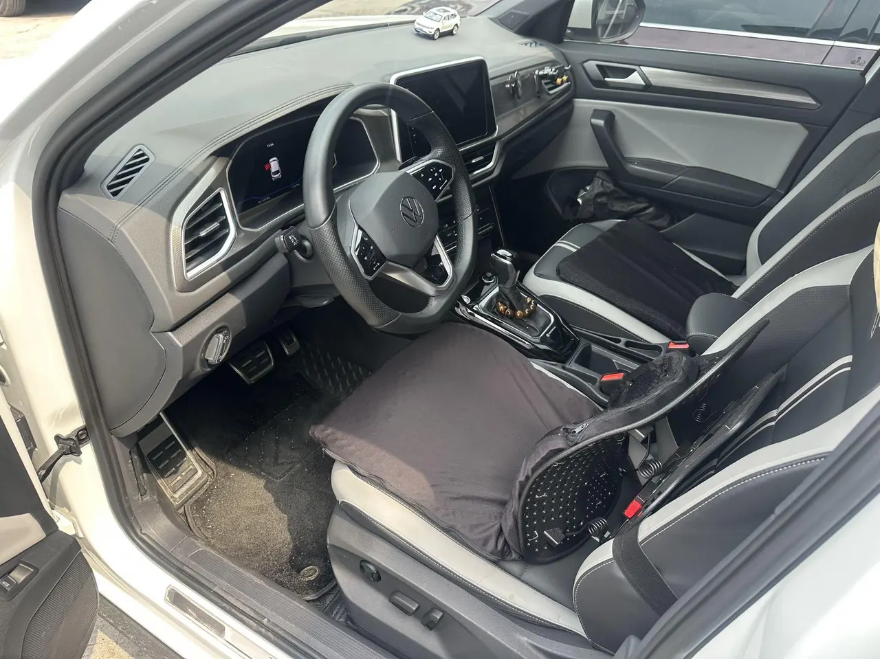 Volkswagen 2024 Tange 1.5TSI 300TSI Two-Drive Chen Guang Edition Automatic Gear 4