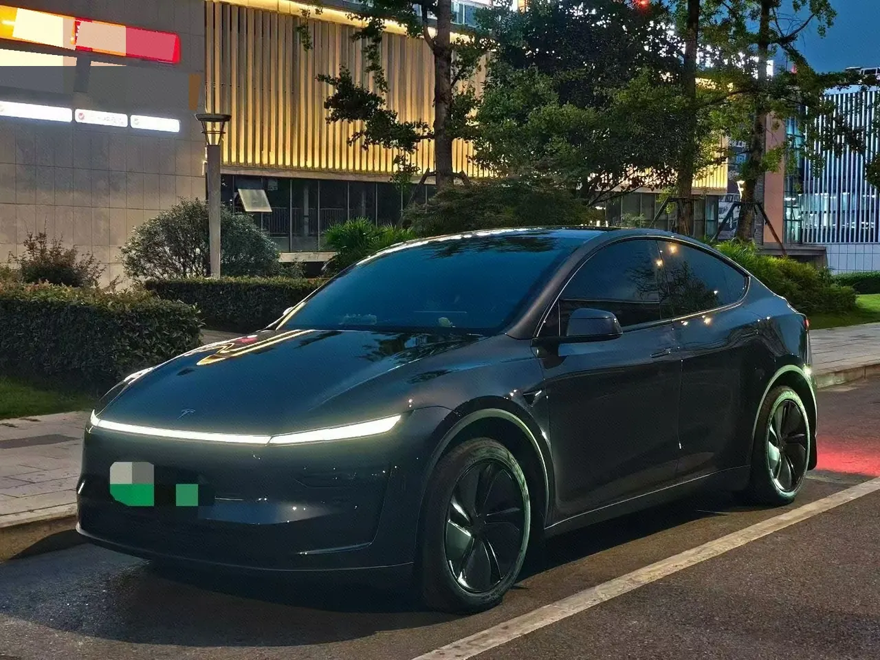Tesla 2024 Model Y rear-wheel drive version automatic transmission - View 1