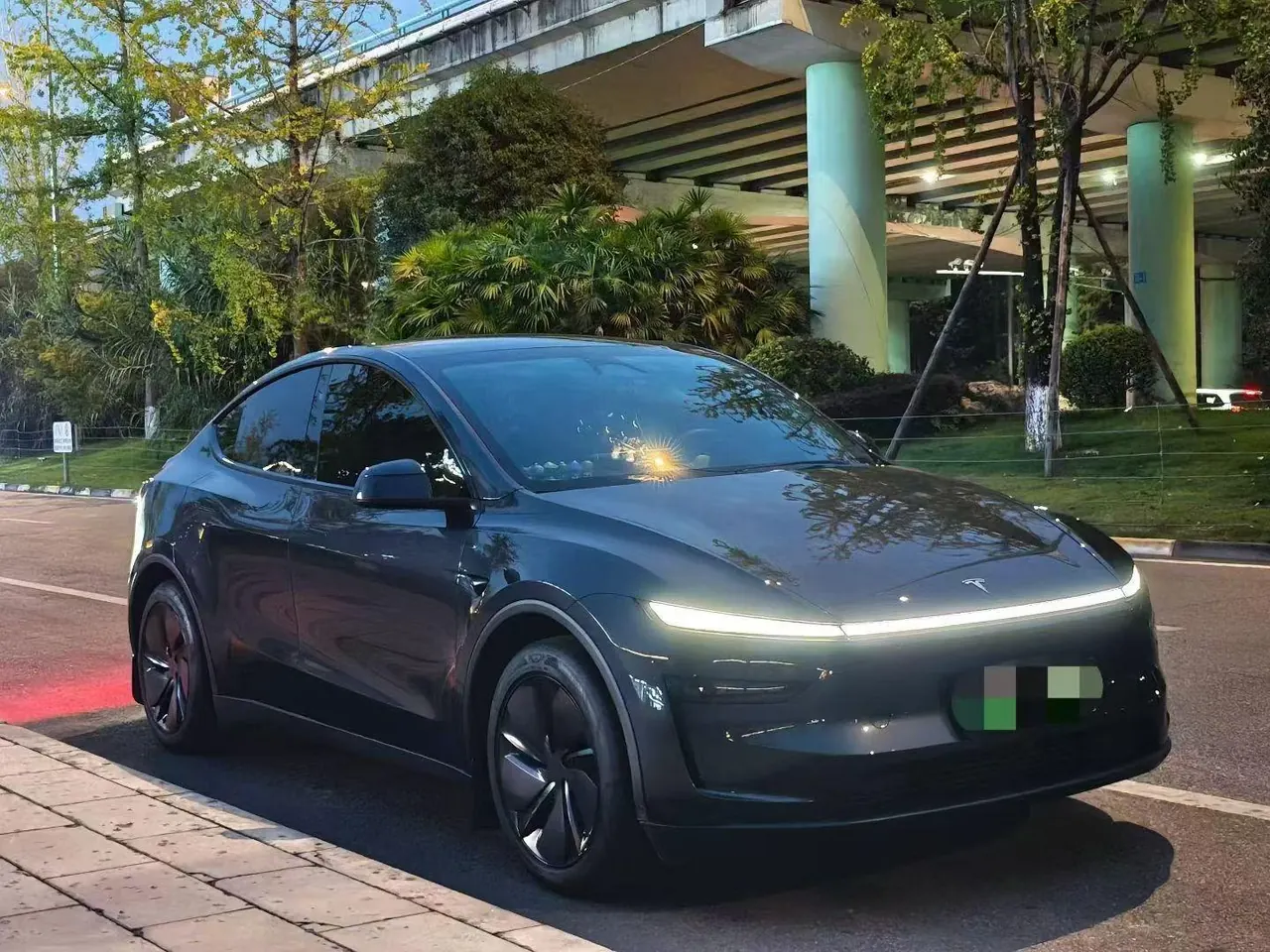 Tesla 2024 Model Y rear-wheel drive version automatic transmission 2