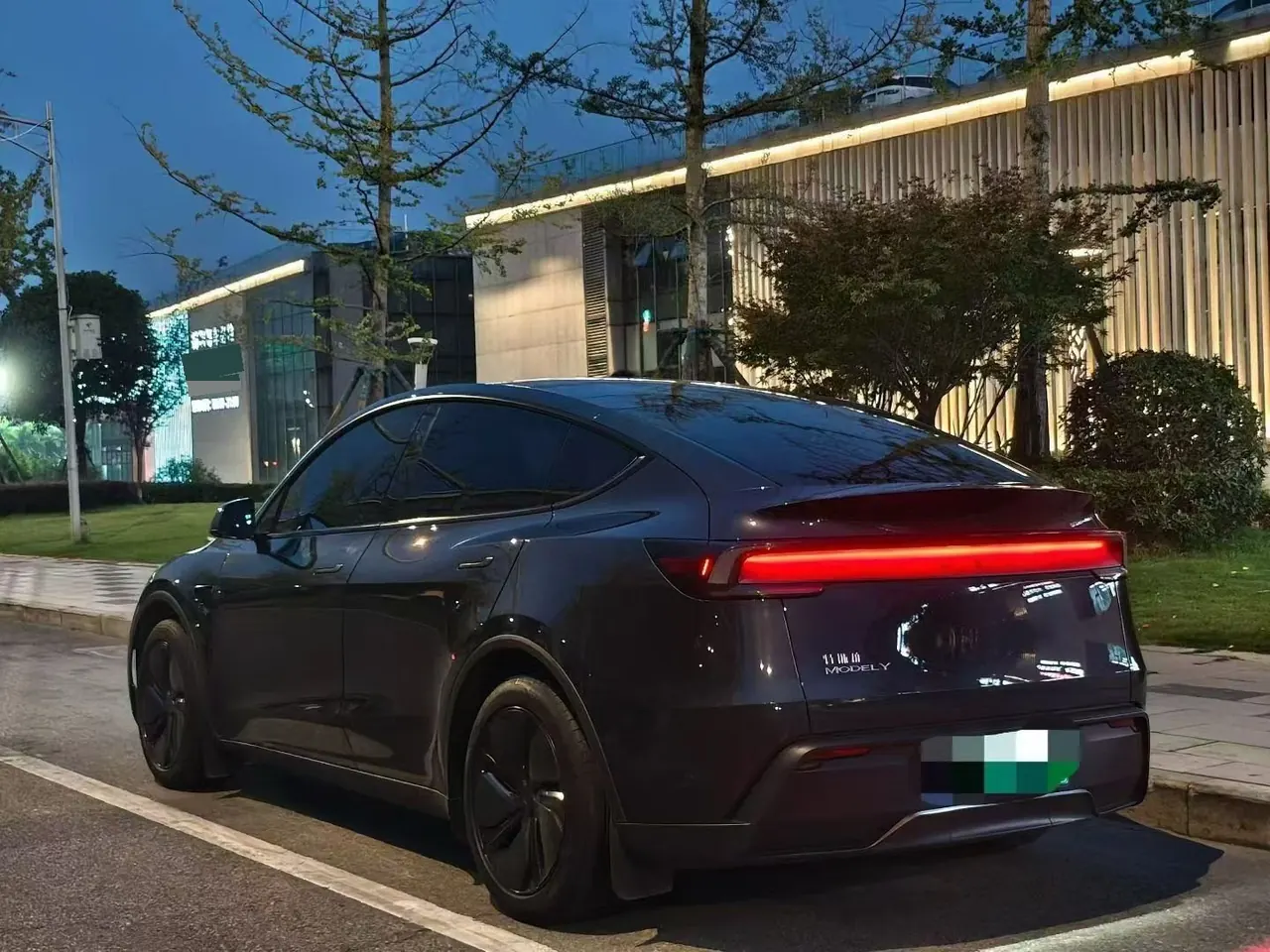 Tesla 2024 Model Y rear-wheel drive version automatic transmission 3