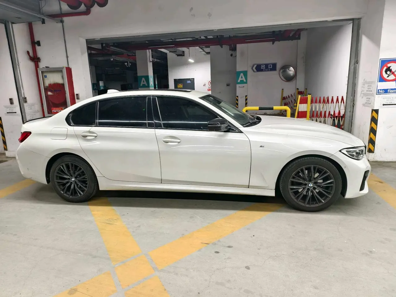 BMW 3 Series 2020 325Li 2.0T M Sports Obsidian Night Edition Automatic Gear 3