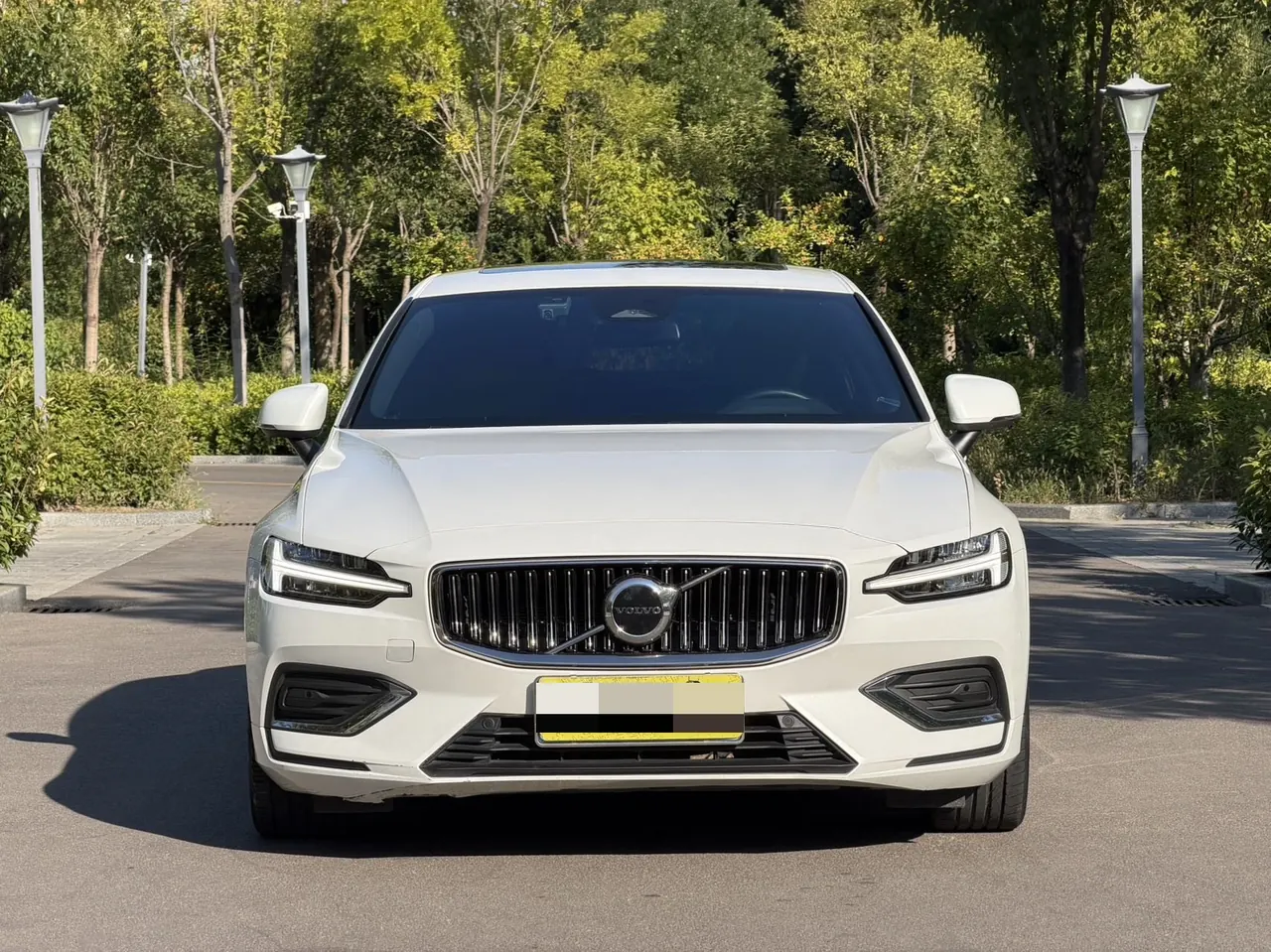 Volvo 2023 S60 48V 2.0T B4 Zhiyi Deluxe Edition Automatic Gear 2