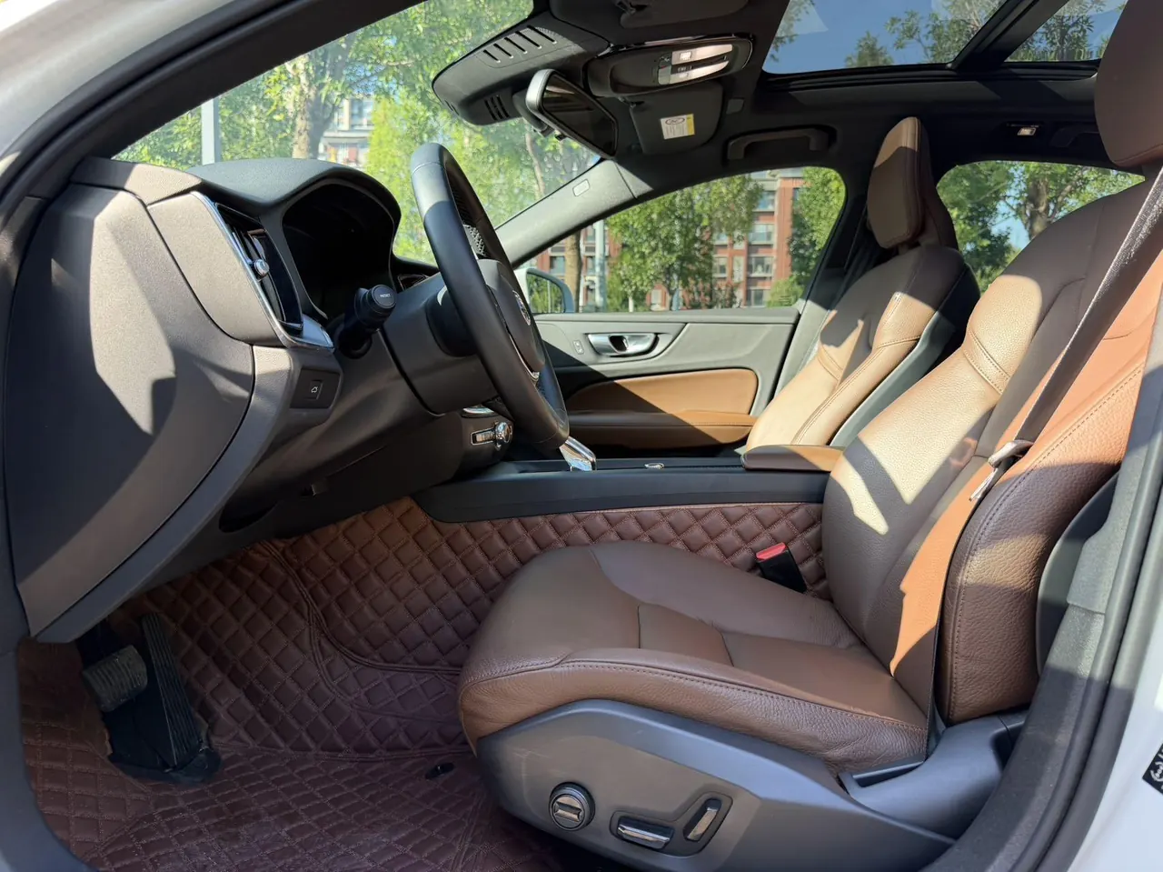 Volvo 2023 S60 48V 2.0T B4 Zhiyi Deluxe Edition Automatic Gear 4