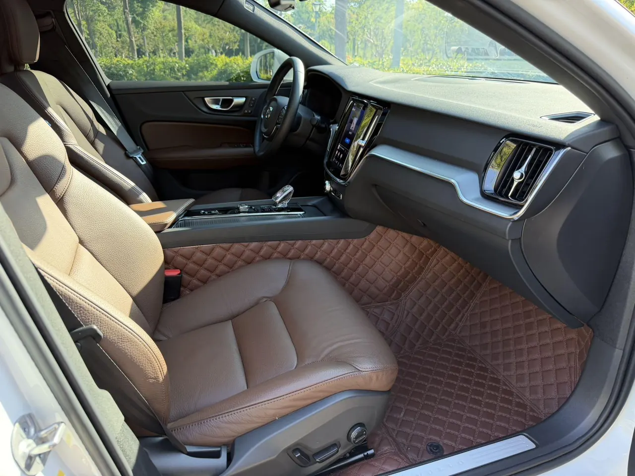 Volvo 2023 S60 48V 2.0T B4 Zhiyi Deluxe Edition Automatic Gear 6
