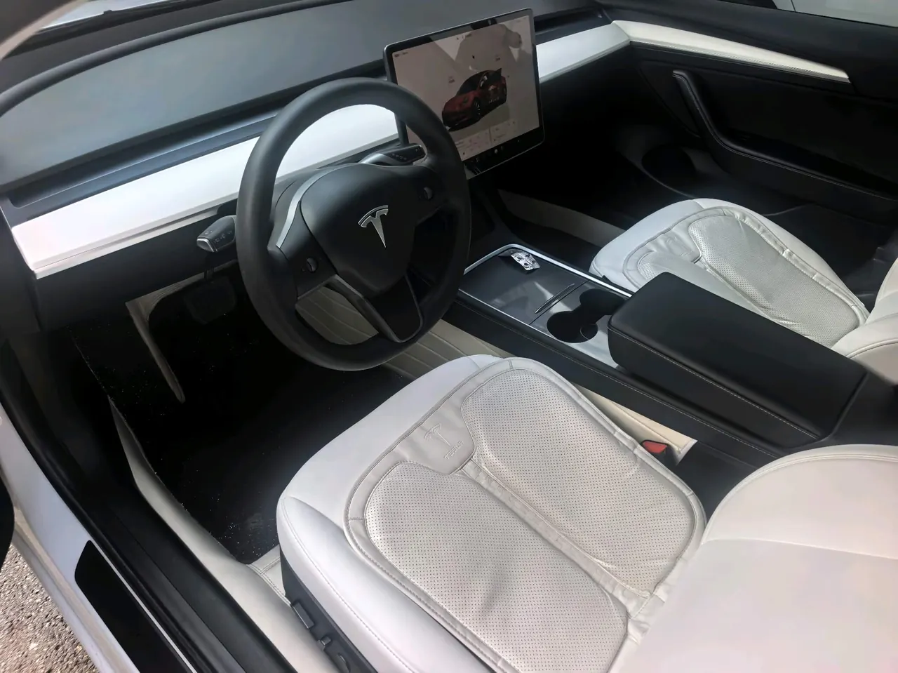 Tesla 2022 Model 3 rear-wheel drive version of automatic transmission 2
