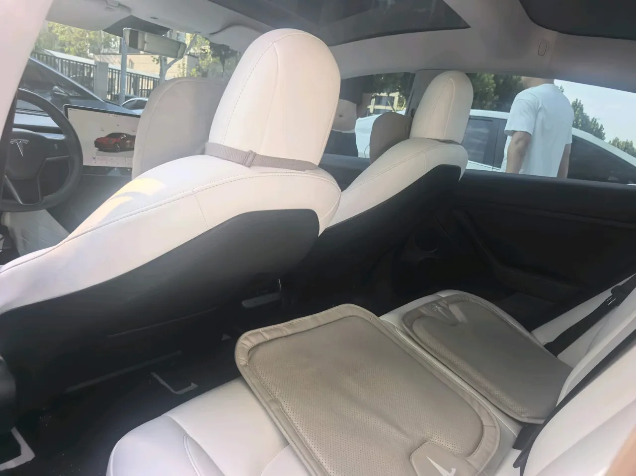 Tesla 2022 Model 3 rear-wheel drive version of automatic transmission 3