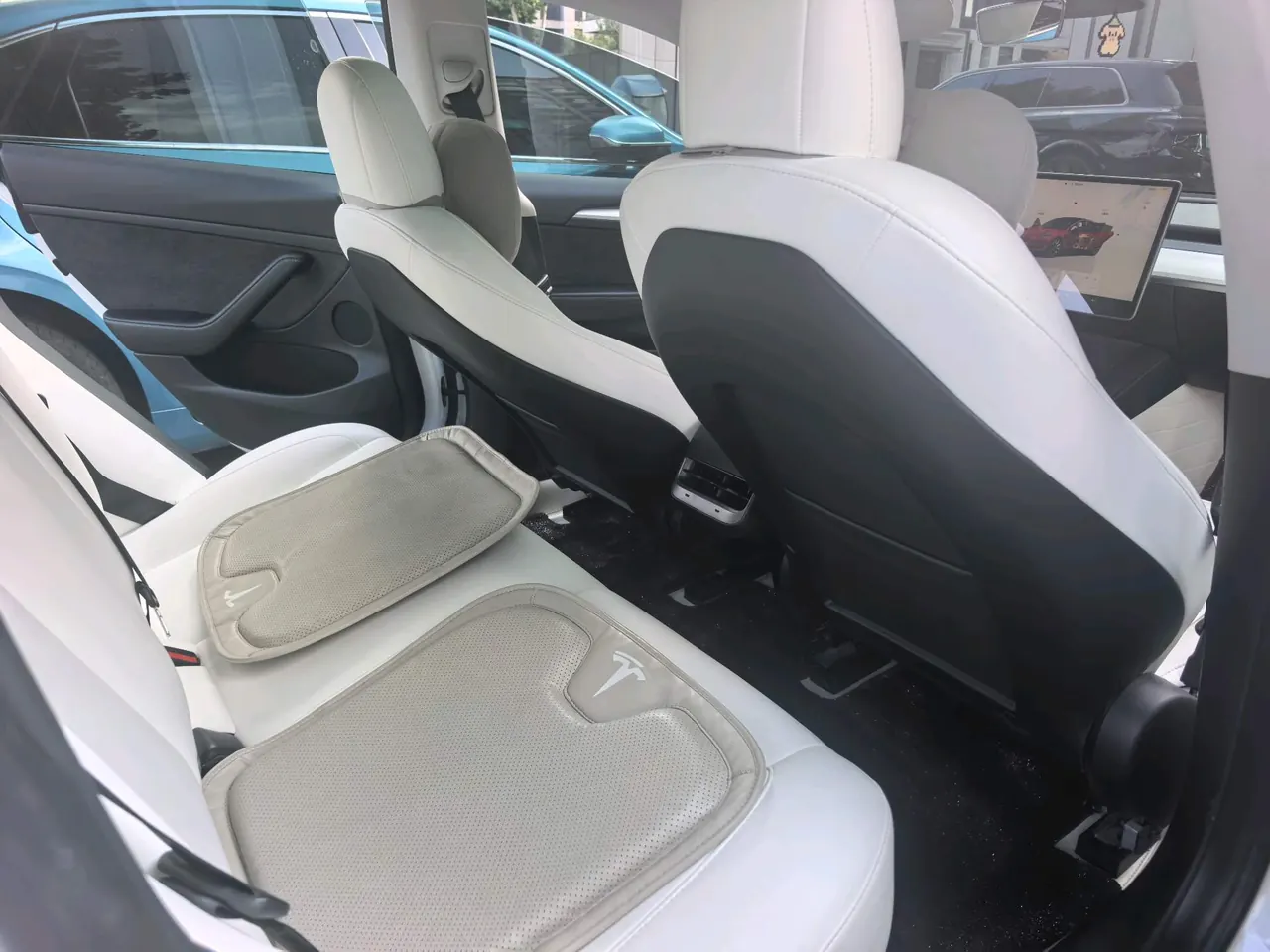 Tesla 2022 Model 3 rear-wheel drive version of automatic transmission 5